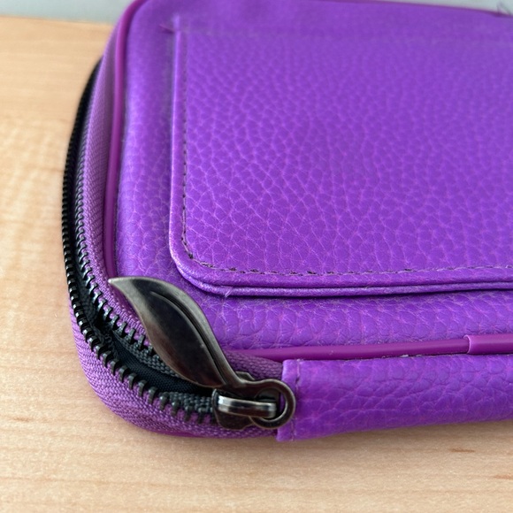 Young Living Essential Oil Travel Case Purple - Picture 6 of 7